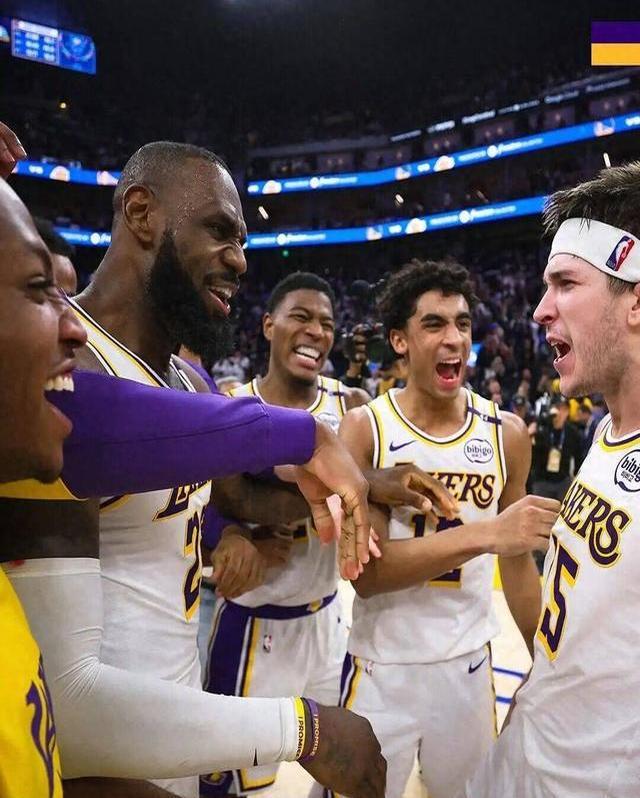 开拓者队客场战胜湖人,登上西部联盟榜首 开拓者队客场战胜湖人,登上西部联盟榜首