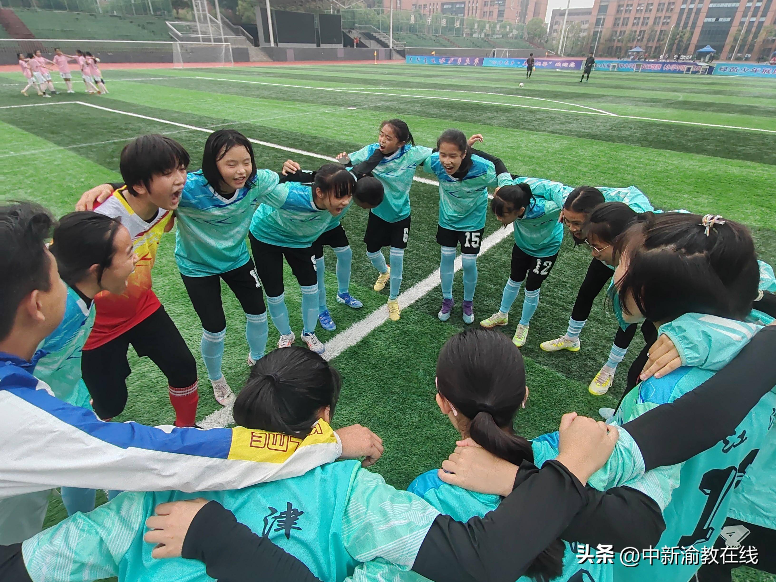 高强度女子足球比拼激动人心！