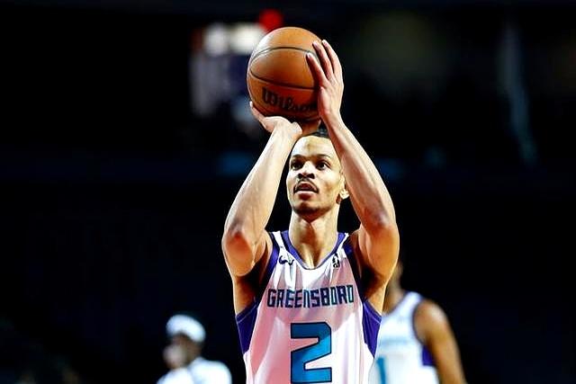 黄蜂获得胜利,球员发挥亮眼 黄蜂获得胜利,球员发挥亮眼