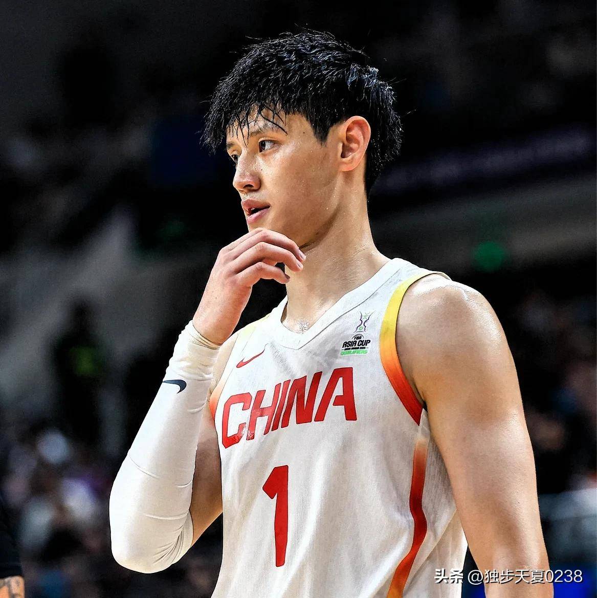 强势进攻如暴风骤雨涌入球门 强势进攻如暴风骤雨涌入球门