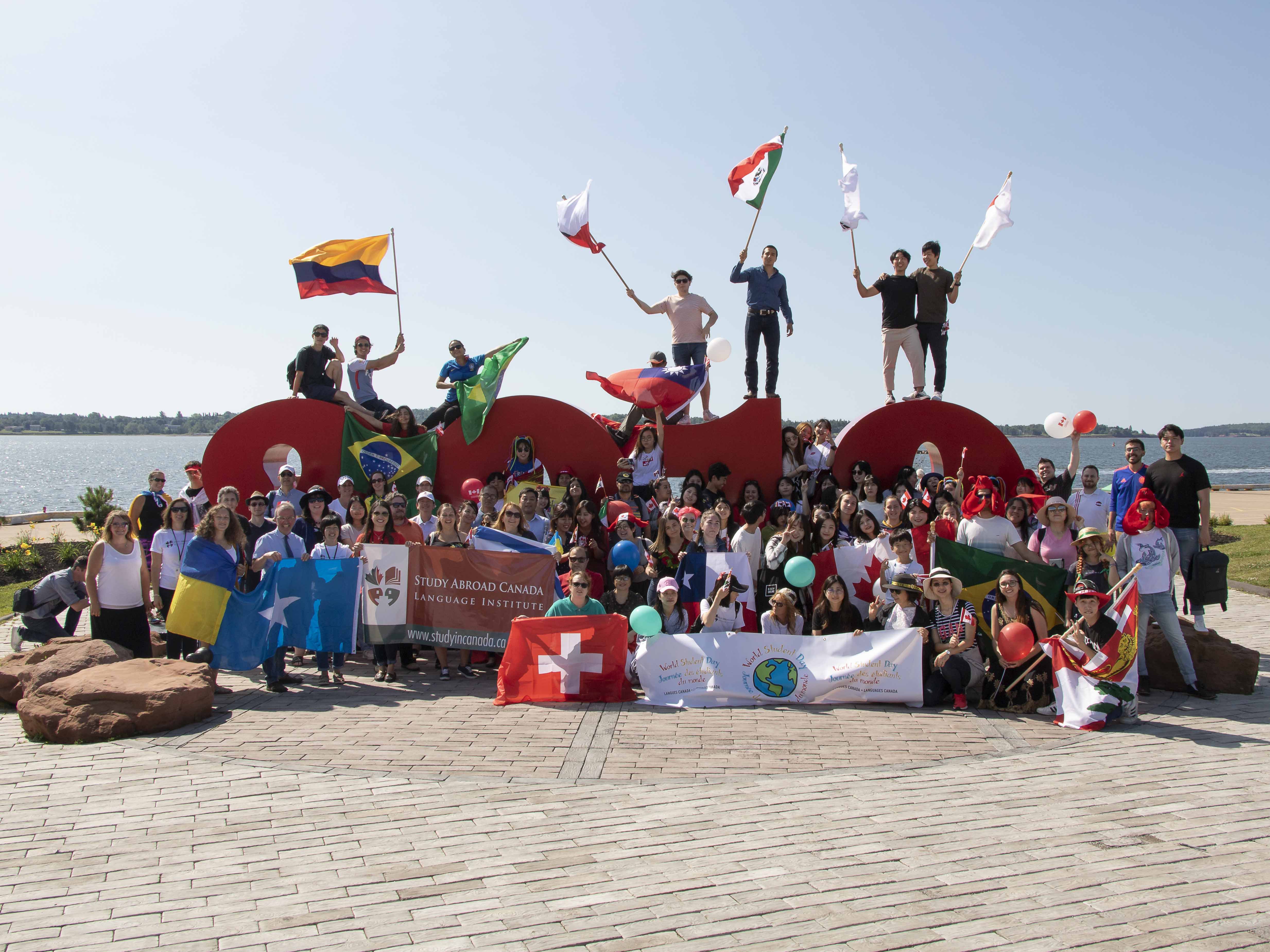 加拿大代表团壮举丰富,赢得好评 加拿大代表团壮举丰富,赢得好评