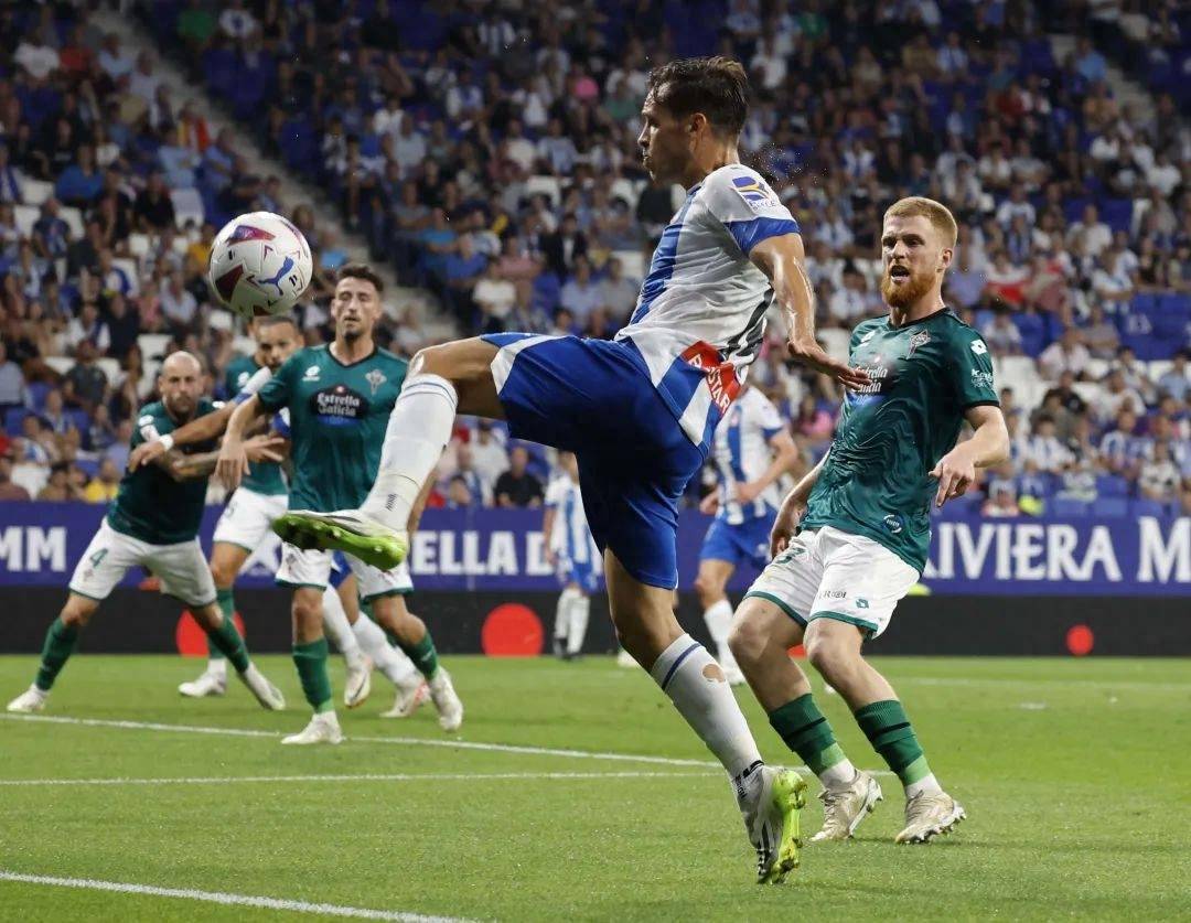 西班牙3-0完胜阿尔巴尼亚,劳尔帕勒多梅开二度 西班牙3-0完胜阿尔巴尼亚,劳尔帕勒多梅开二度