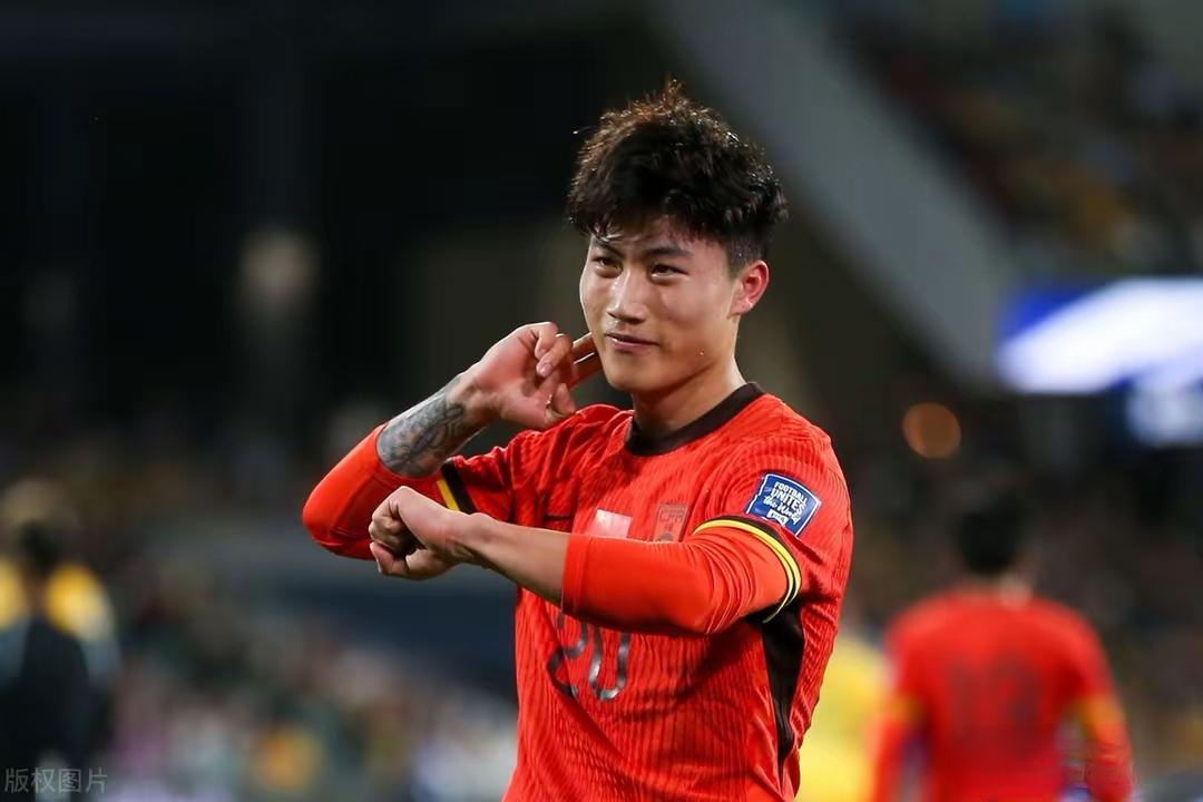 年轻球员崭露头角,成为球队新希望 年轻球员崭露头角,成为球队新希望