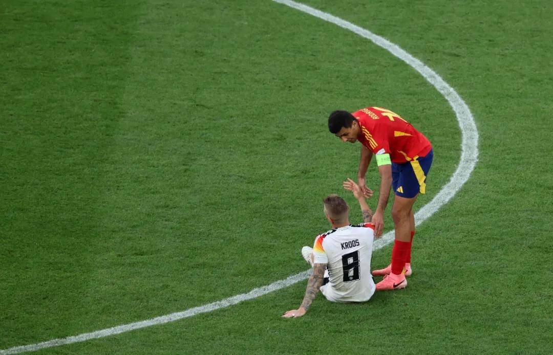 德国队艰难获胜，冲入半决赛