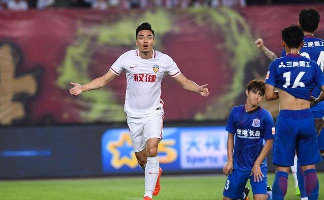 权健不敌申花,争冠形势渐趋明朗 权健不敌申花,争冠形势渐趋明朗