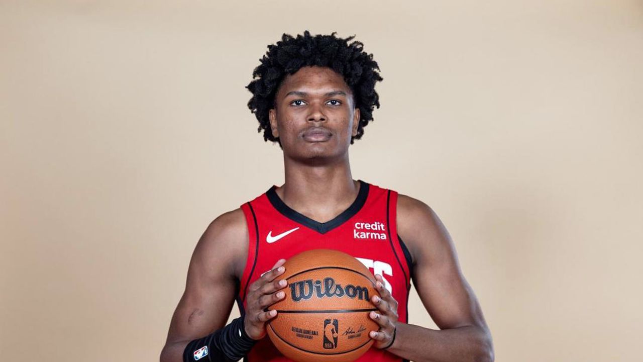 凯里格林每场比赛亮眼,率领球队取得胜利 凯里格林每场比赛亮眼,率领球队取得胜利