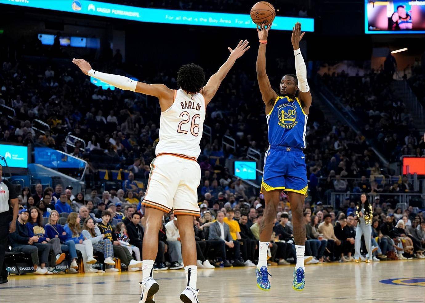 勇士惨败马刺,汤普森独得40分 勇士惨败马刺,汤普森独得40分