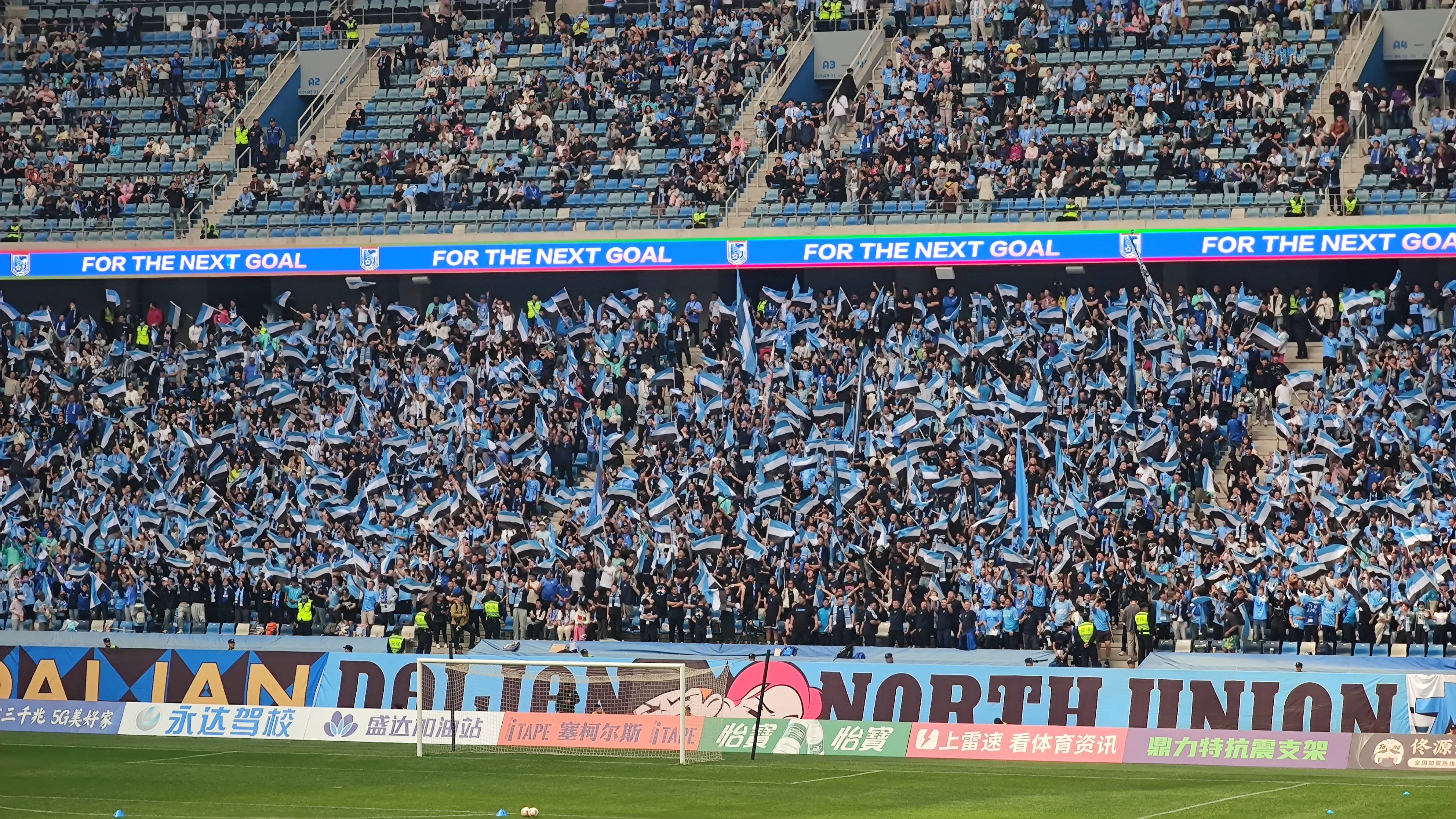 沙尔克客场大败，球队表现令人担忧