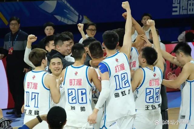 新人球员表现出彩轰动联盟,风头无两迅速成名 新人球员表现出彩轰动联盟,风头无两迅速成名