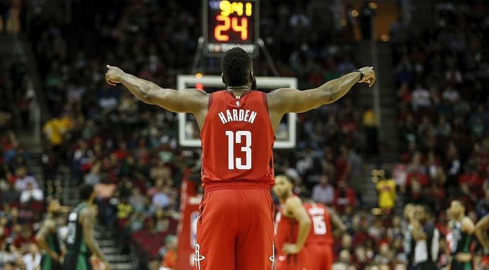 卡罗尔超准三分命中,帮助球队取胜 卡罗尔超准三分命中,帮助球队取胜