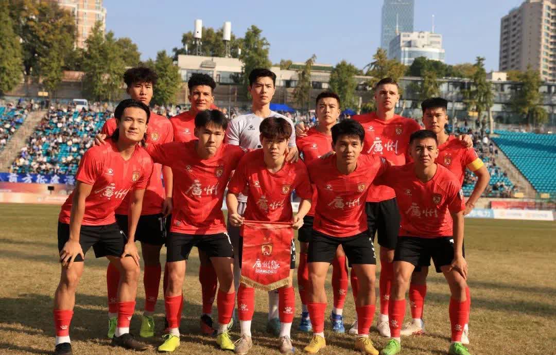 广州队英勇抵抗,奉上强力反击反守为攻 广州队英勇抵抗,奉上强力反击反守为攻