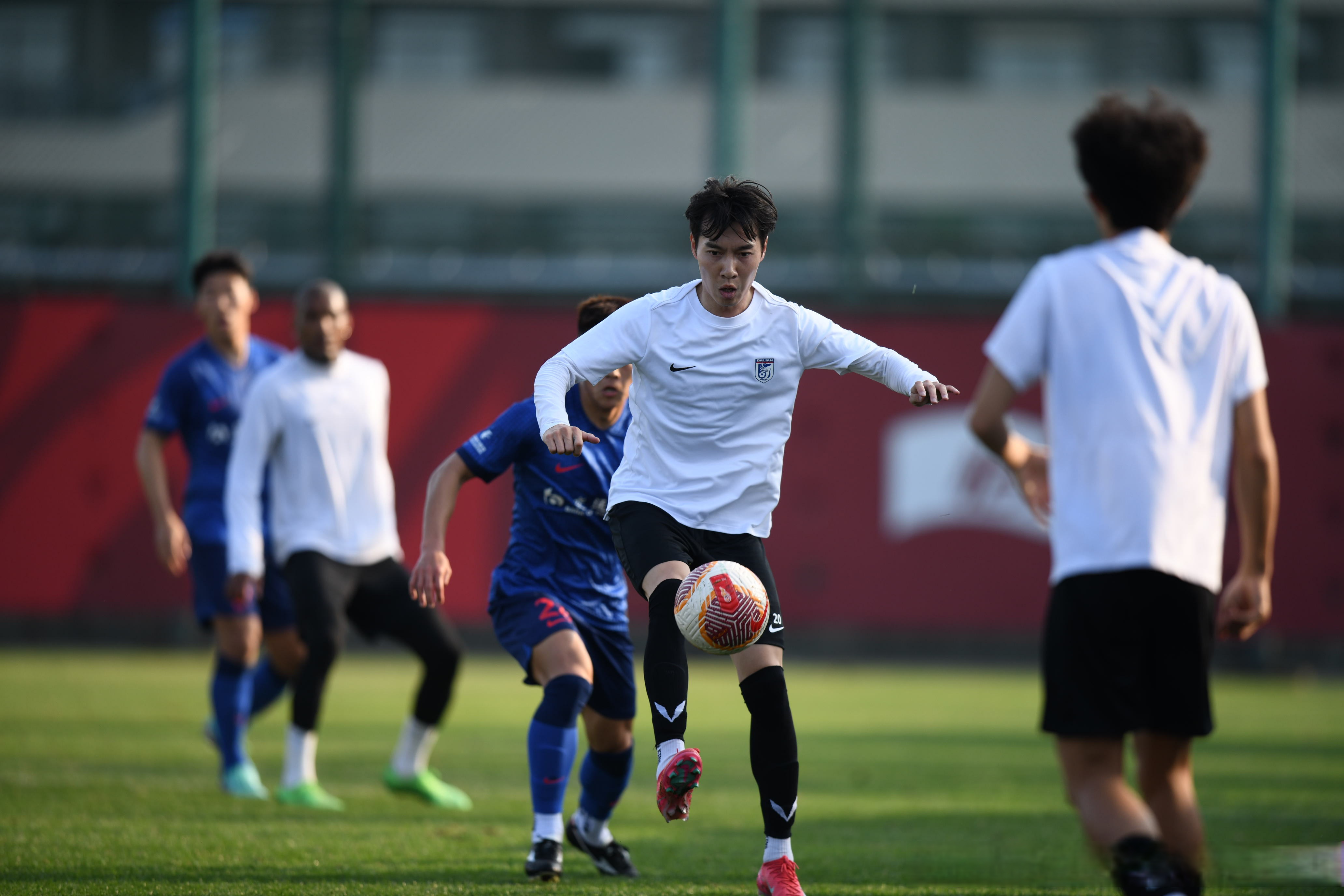 备战热身赛,教练组或尝试新的战术布局 备战热身赛,教练组或尝试新的战术布局