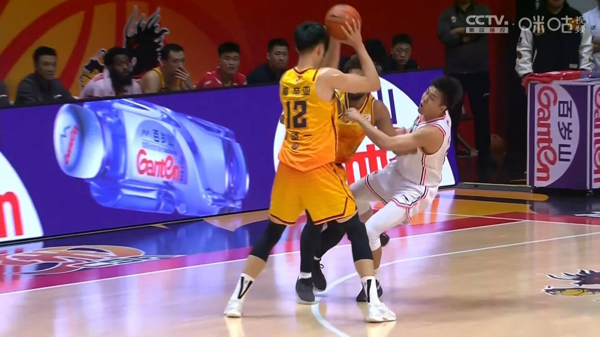 江苏男篮取得大胜,战胜河南队 江苏男篮取得大胜,战胜河南队