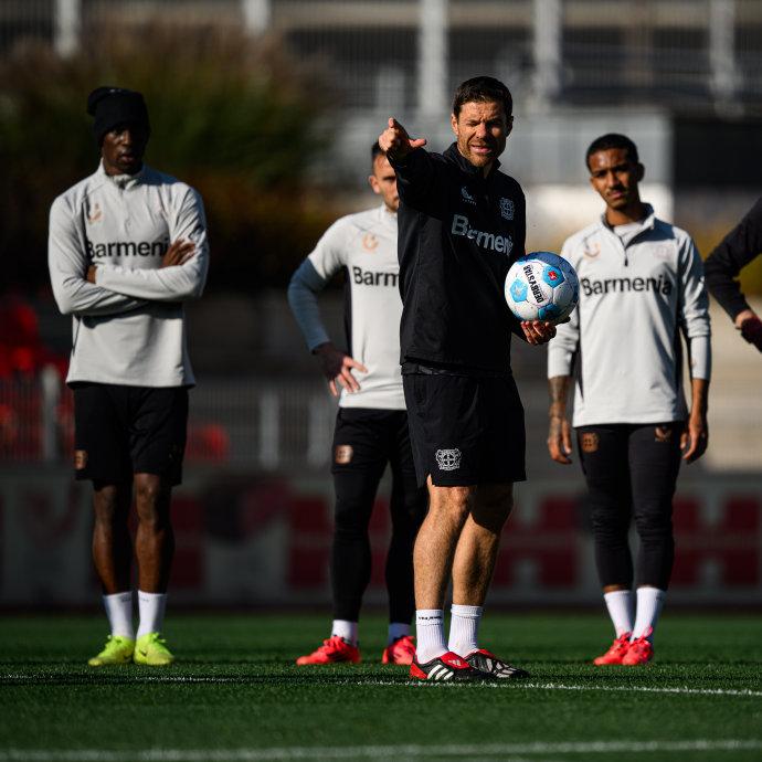 斯图加特球员放松训练,调整心态备战 斯图加特球员放松训练,调整心态备战