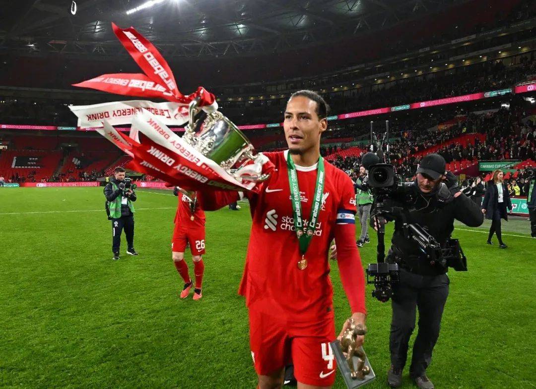 荷兰女足赢得冠军,成为焦点 荷兰女足赢得冠军,成为焦点