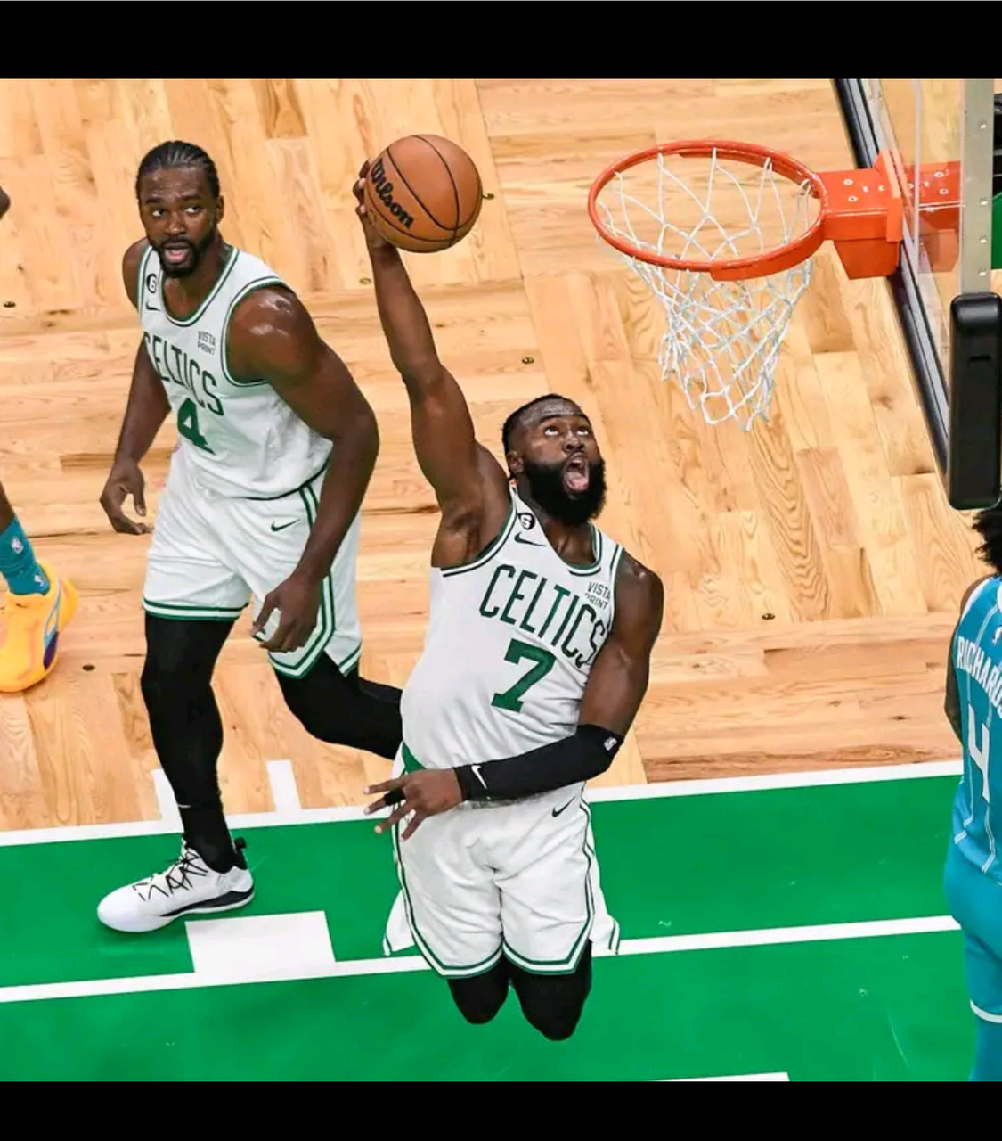 里昂球员的快速反击令对手难以应对 里昂球员的快速反击令对手难以应对