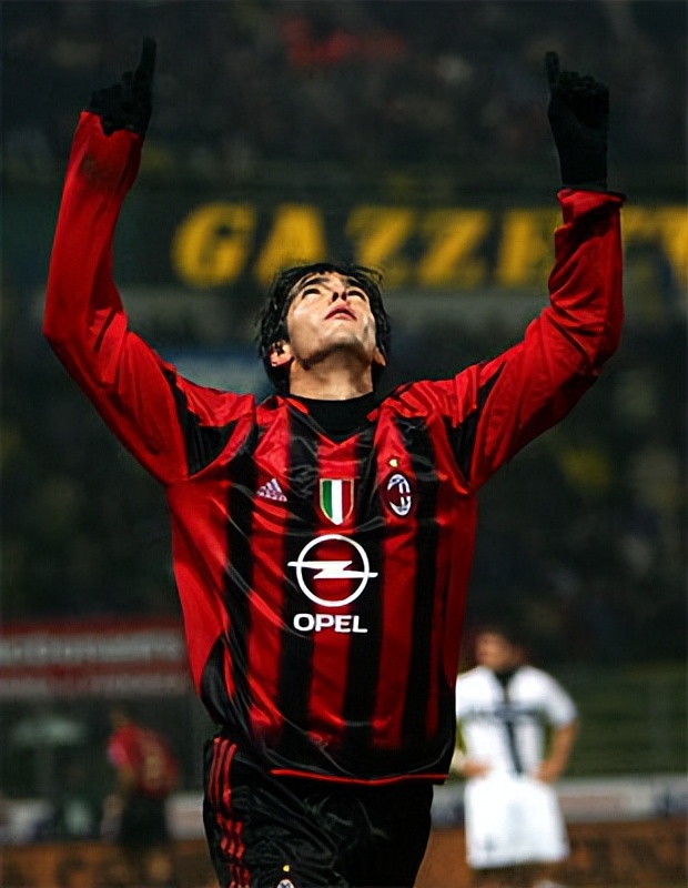 AC米兰队稳定发挥继续领跑 AC米兰队稳定发挥继续领跑