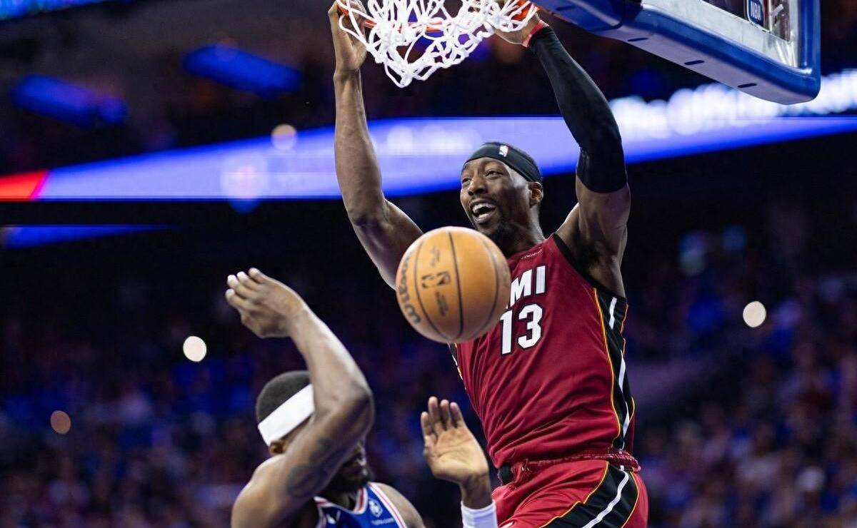 76人携手前行止步东部冠军之门 76人携手前行止步东部冠军之门