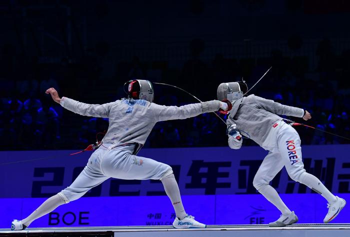 罗马尼亚击剑选手优雅出手,轻松夺冠 罗马尼亚击剑选手优雅出手,轻松夺冠