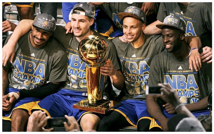 加拿大女排大胜,波兰游泳队连夺奖杯 加拿大女排大胜,波兰游泳队连夺奖杯