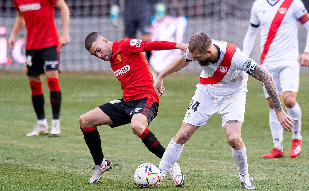 阿森纳客场再负曼联,保级形势严峻 阿森纳客场再负曼联,保级形势严峻