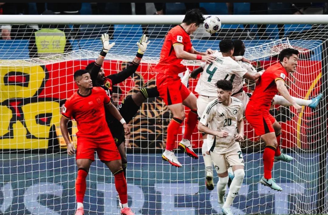 沙尔克04球队备战艰难对手,拼尽全力! 沙尔克04球队备战艰难对手,拼尽全力!