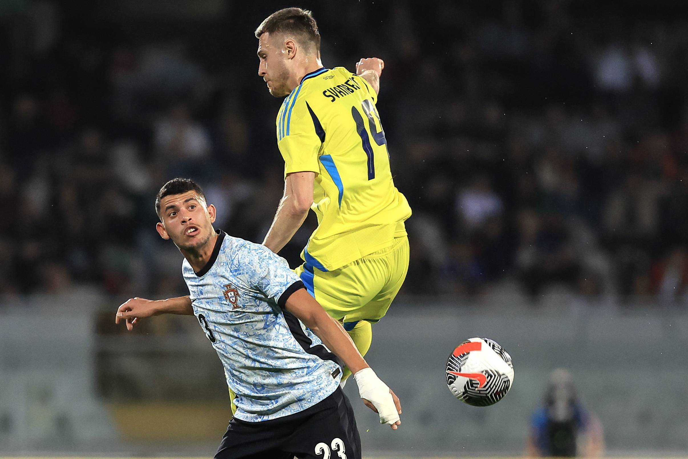 瑞典足球队备战国际比赛,期待好成绩 瑞典足球队备战国际比赛,期待好成绩