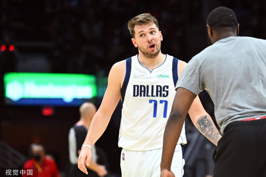 尼克斯不敌独行侠，雷吉-巴洛克22分