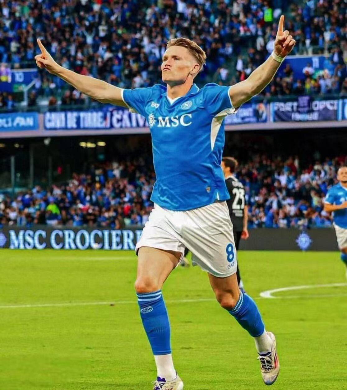 意甲球员个人表现耀眼,助球队领跑 意甲球员个人表现耀眼,助球队领跑