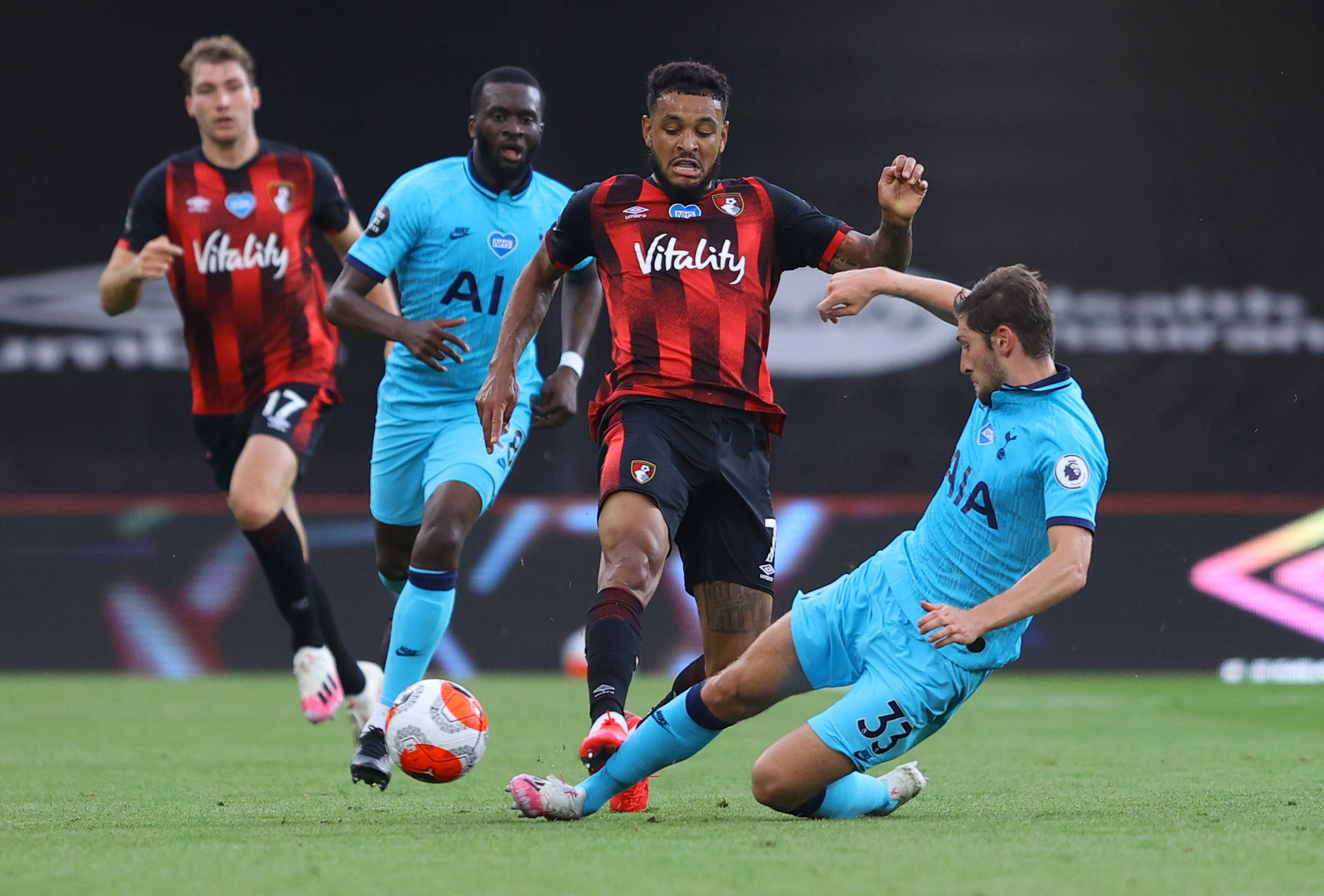 欧洲知名球队间激烈较量,比赛胜负难料 欧洲知名球队间激烈较量,比赛胜负难料