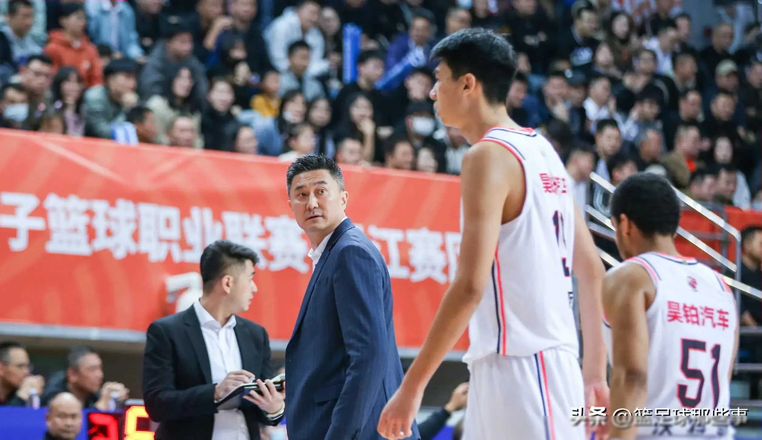 球队全员集训备战,为荣誉而战 球队全员集训备战,为荣誉而战