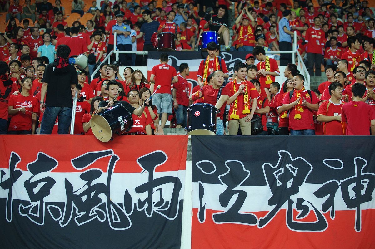 战火蔓延!国内足球场上的一触即发 战火蔓延!国内足球场上的一触即发