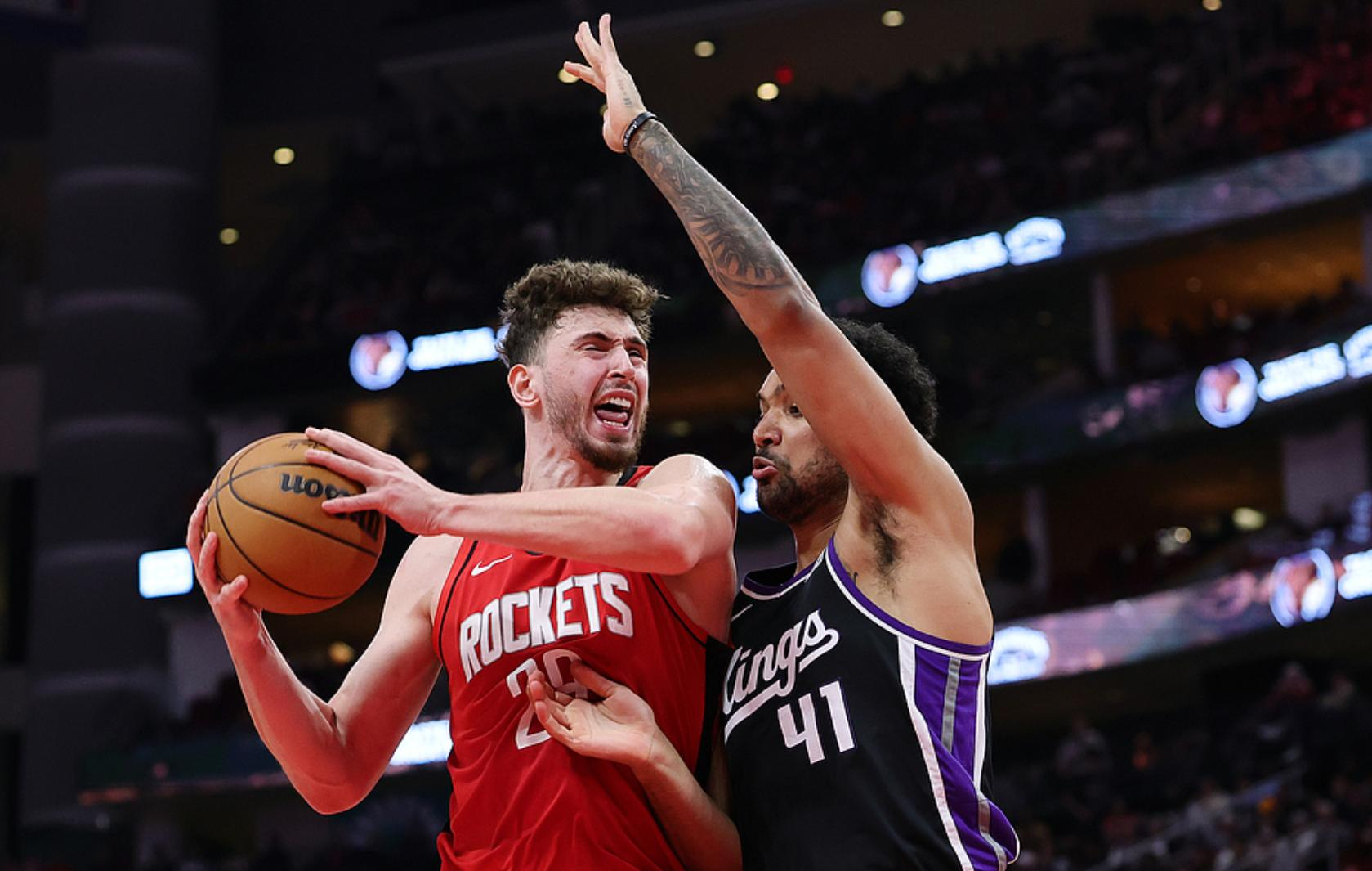 湖人神勇逆袭,再度抢占西部榜首 湖人神勇逆袭,再度抢占西部榜首