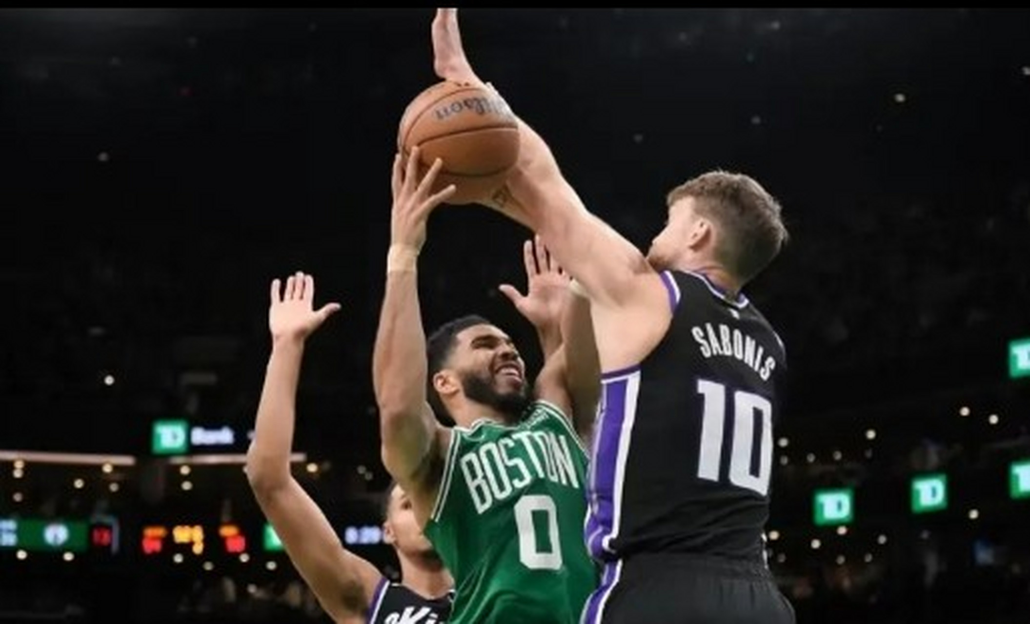 赛季初的一场精彩对决引发球迷热议