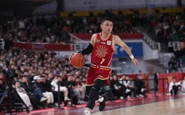 美国队嚣张登顶泳池,激烈争夺铜牌不畏强手 美国队嚣张登顶泳池,激烈争夺铜牌不畏强手