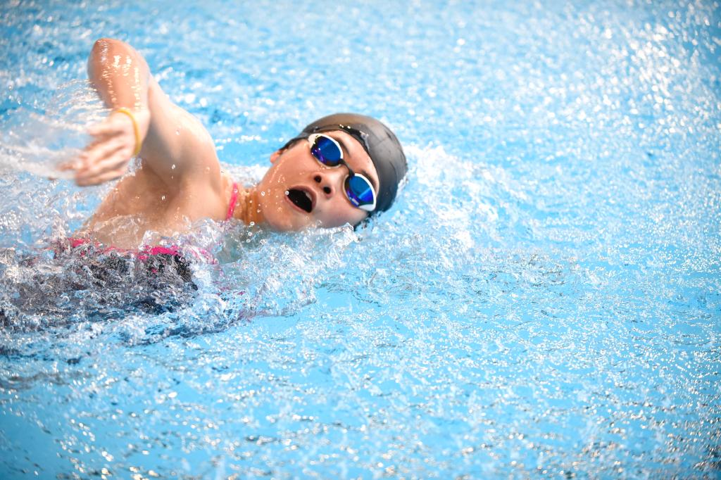 美国队嚣张登顶泳池,激烈争夺铜牌不畏强手 美国队嚣张登顶泳池,激烈争夺铜牌不畏强手