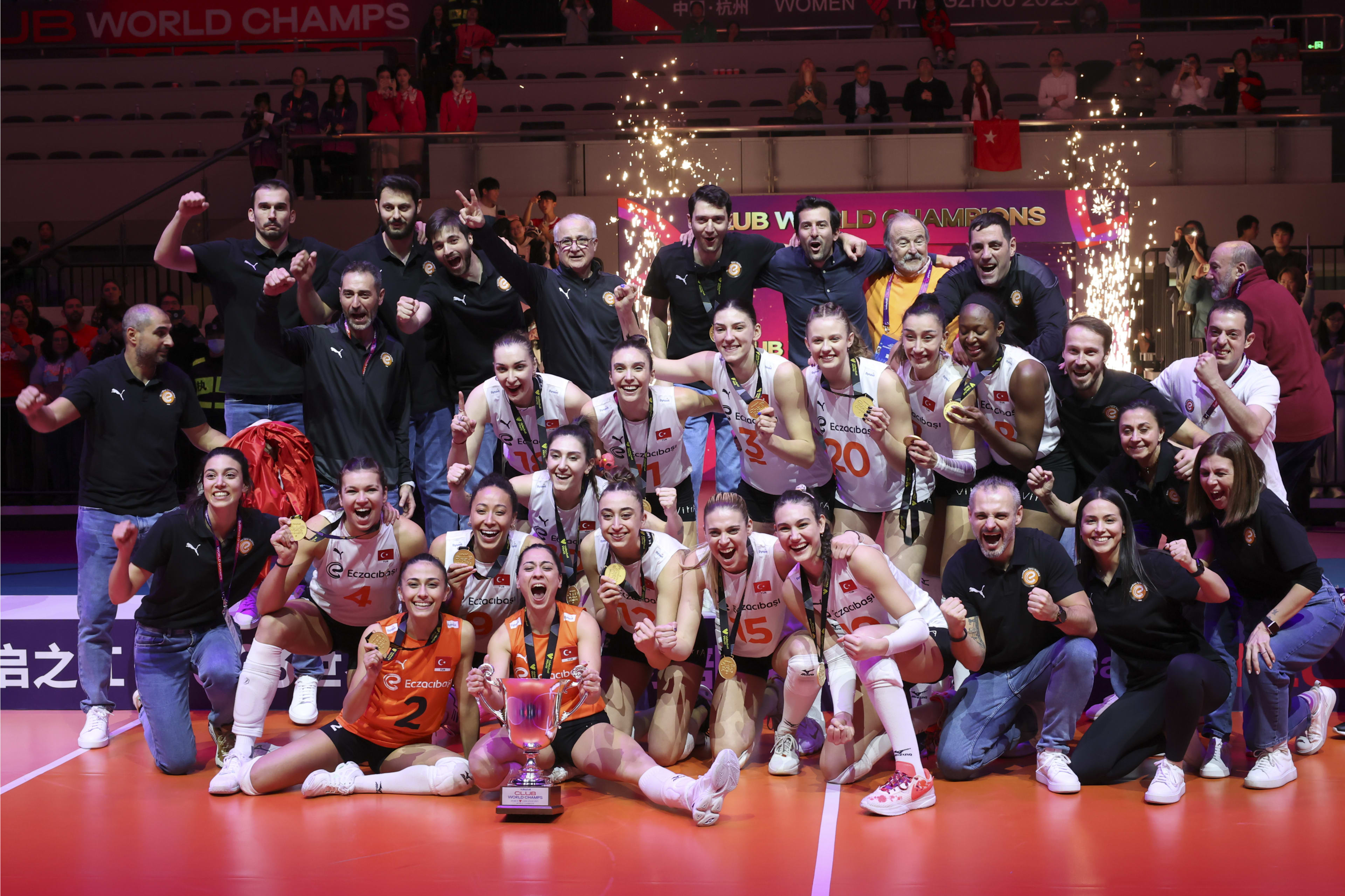 国际赛场上，女子队伍斩获胜利