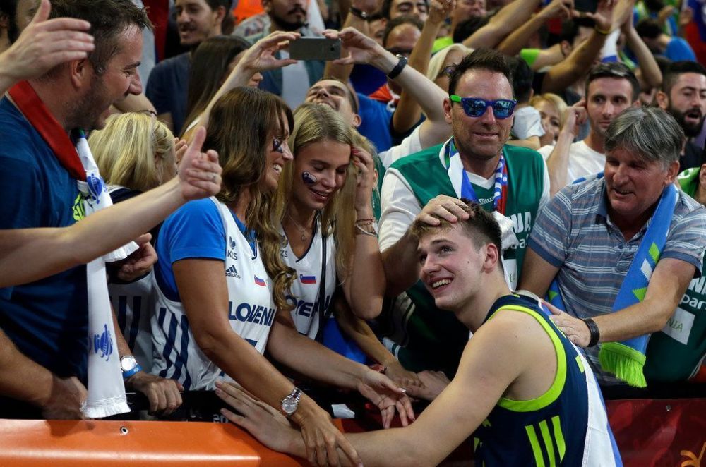 一支斯洛文尼亚球队备战全力以赴,冲刺下一关 一支斯洛文尼亚球队备战全力以赴,冲刺下一关