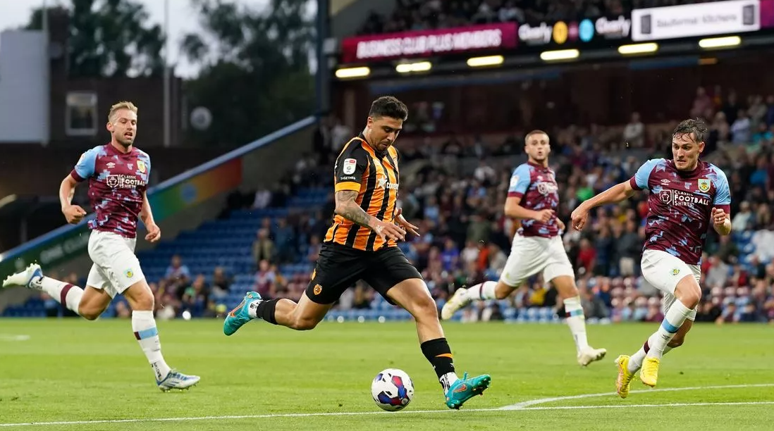 利物浦踢平伯恩利，保持不败状态