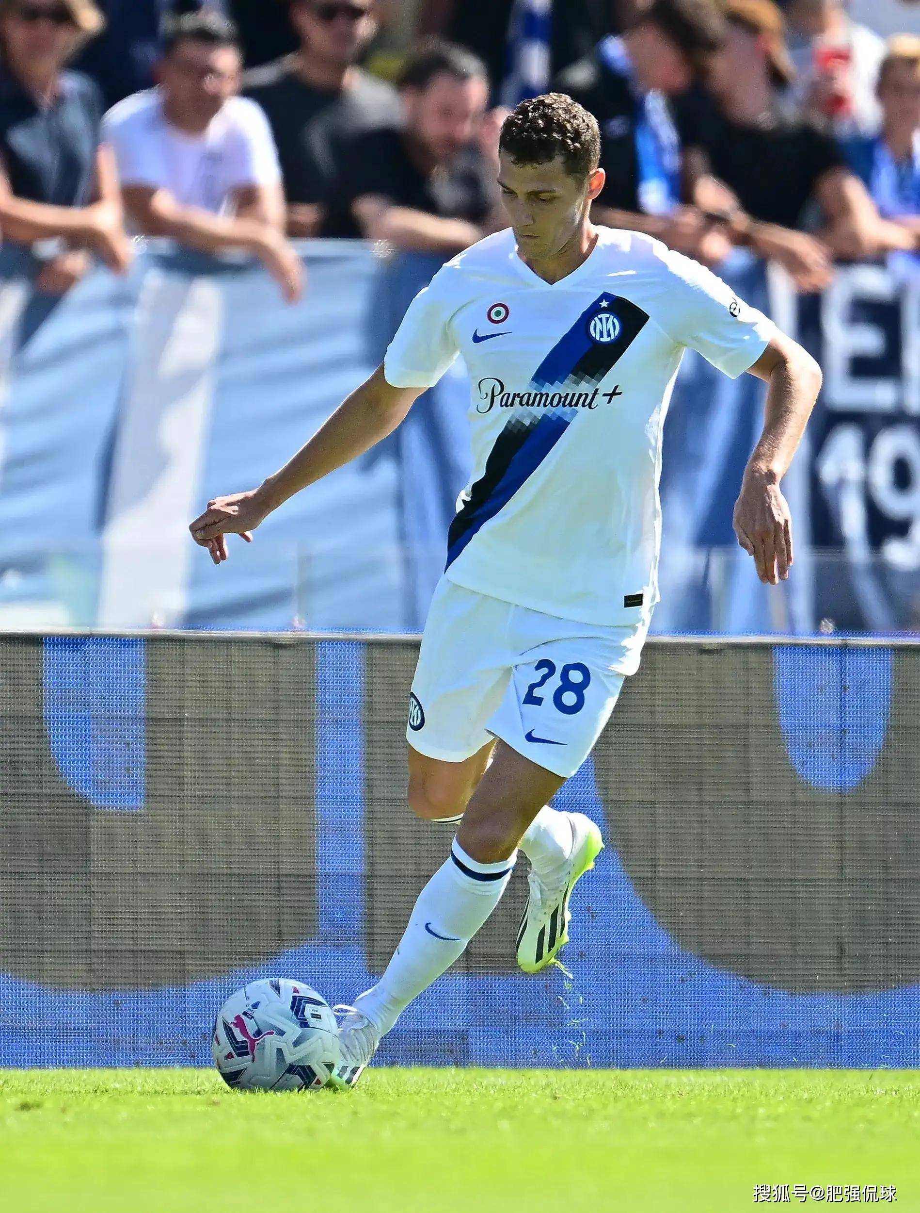 艾斯特零封对手,实力稳健防守出色 艾斯特零封对手,实力稳健防守出色