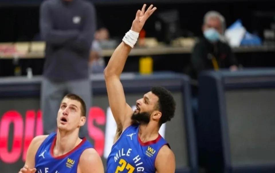 抢点得手!球队险胜挺进半决赛 抢点得手!球队险胜挺进半决赛