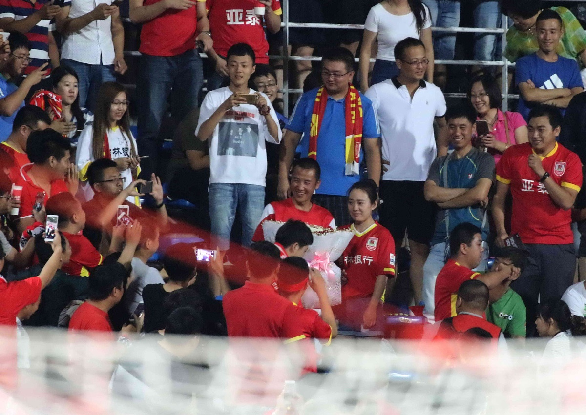 球队集体发力取得胜利,展现团队凝聚力 球队集体发力取得胜利,展现团队凝聚力