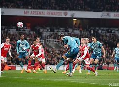 南安普顿奋勇抢攻,压力短暂解除 南安普顿奋勇抢攻,压力短暂解除