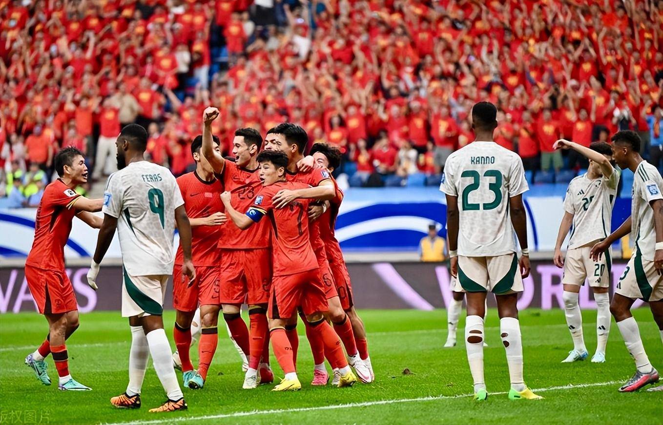 国际足球联赛中球队斗志昂扬