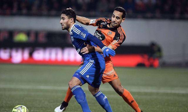 客场作战不畏强敌,兰斯队力拔头筹 客场作战不畏强敌,兰斯队力拔头筹