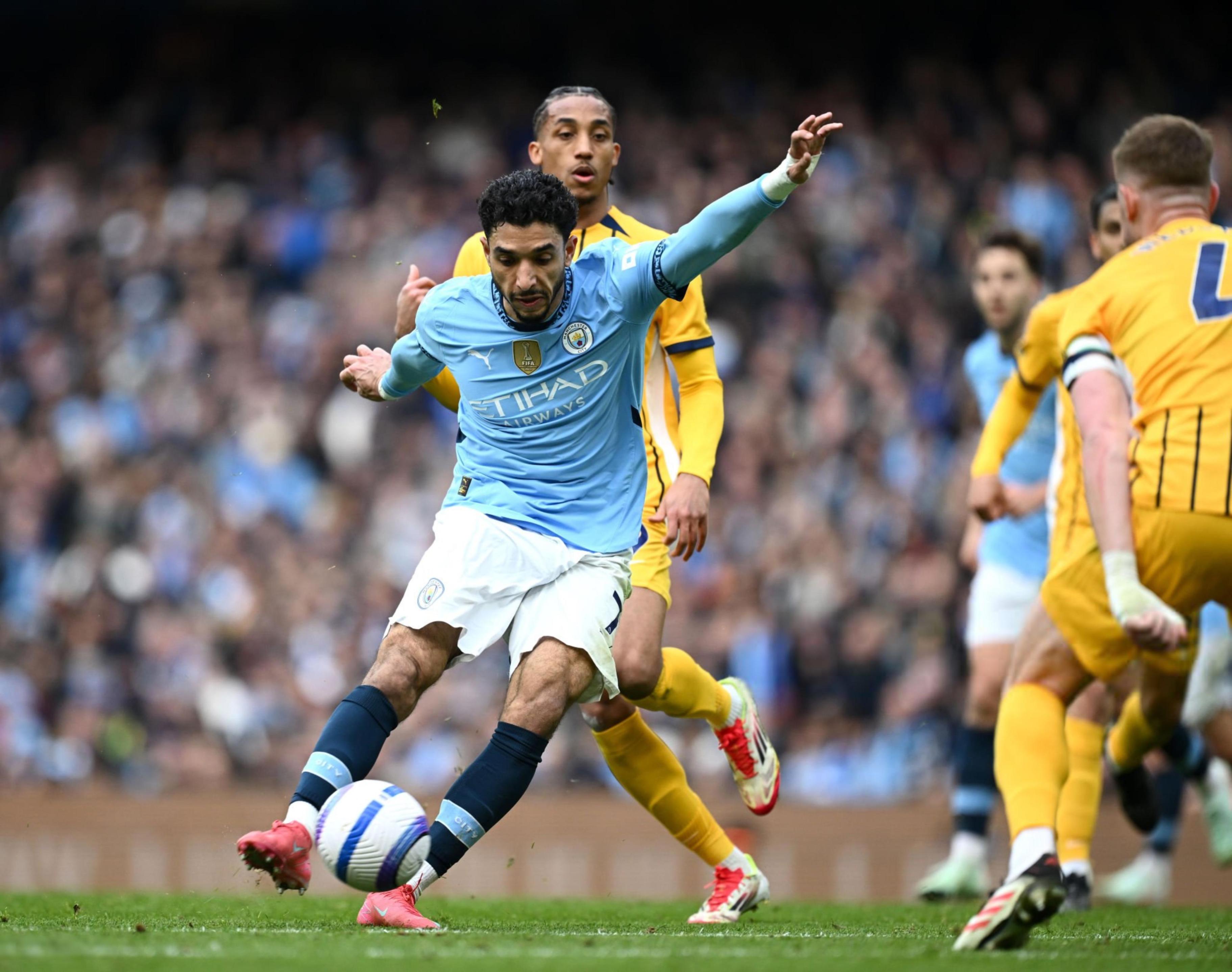 曼城深陷泥潭,裁判漏判致败局 曼城深陷泥潭,裁判漏判致败局