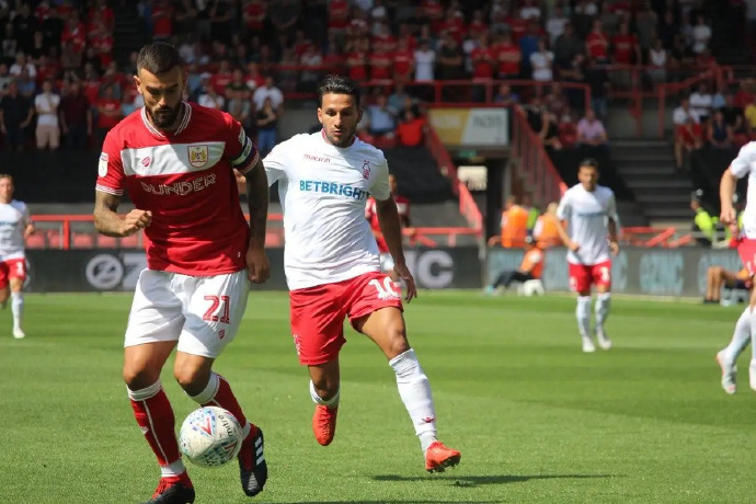 斯托克城主场平局,球队进攻乏味防守稳固 斯托克城主场平局,球队进攻乏味防守稳固