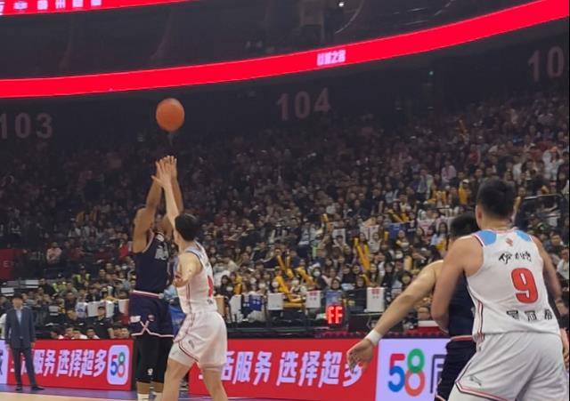 瑟纳铁甲军团磐石般稳固,主场战胜强敌 瑟纳铁甲军团磐石般稳固,主场战胜强敌