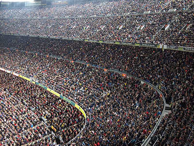 火爆体育场上的比赛,观众热情高涨 火爆体育场上的比赛,观众热情高涨