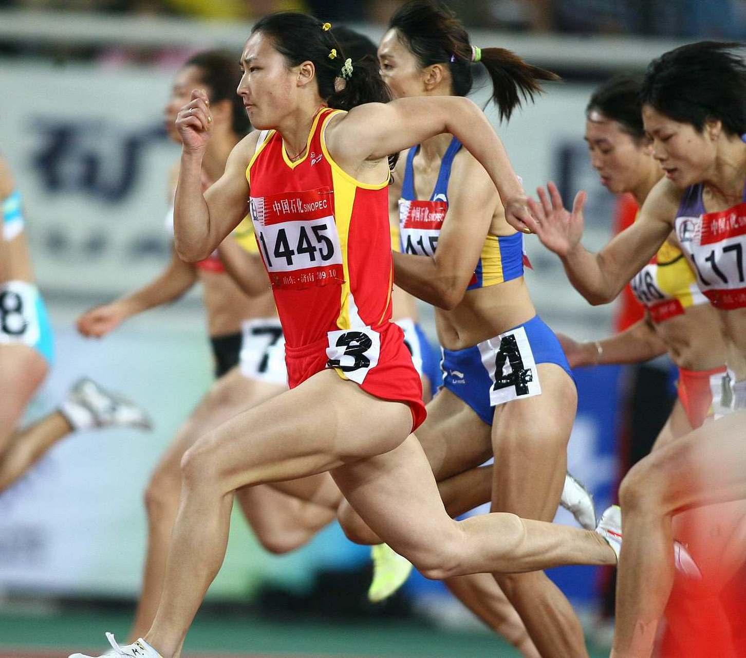 精彩的体育比赛引发观众热情 精彩的体育比赛引发观众热情